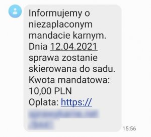 Zrzut ekranu wiadomości tekstowej informującej o konieczności zapłaty za nałożony mandat karny w kwocie 10 złotych, pod groźbą skierowania sprawy do sądu.